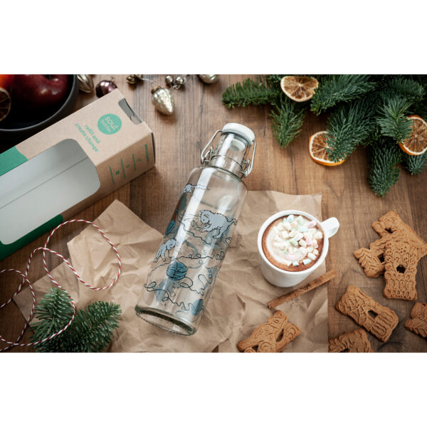 Soulbottle Spielerei (0,6 Liter) Glasflasche mit Bügelverschluss mit Weihnachtsdeko und Tasse